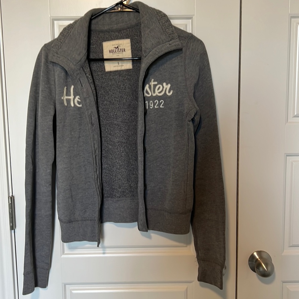 Women’s Hollister sweater